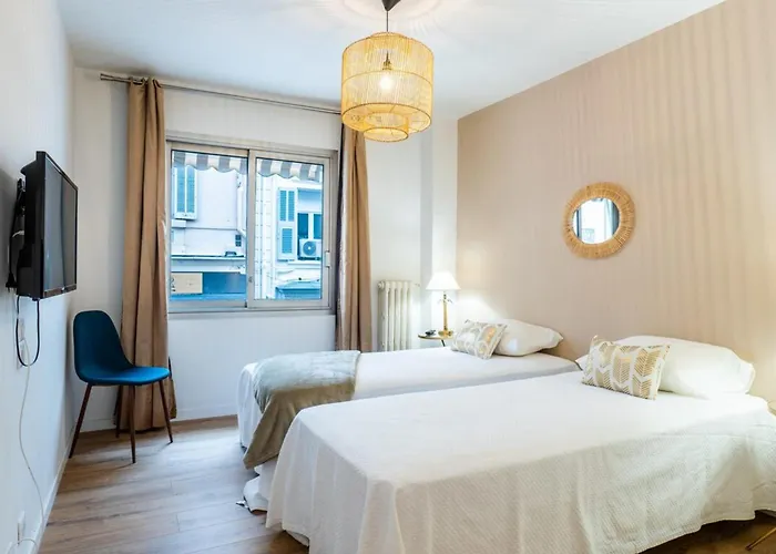 3-br Steps From Palais Des Festivals